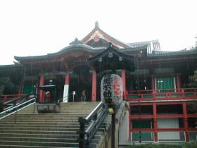 雨のため人影もまばら。 雨のため人影もまばら。