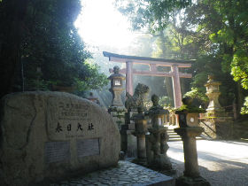 長い参道を通り、二の鳥居です。