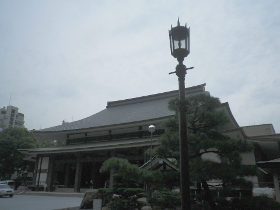御堂筋の旧街灯です。